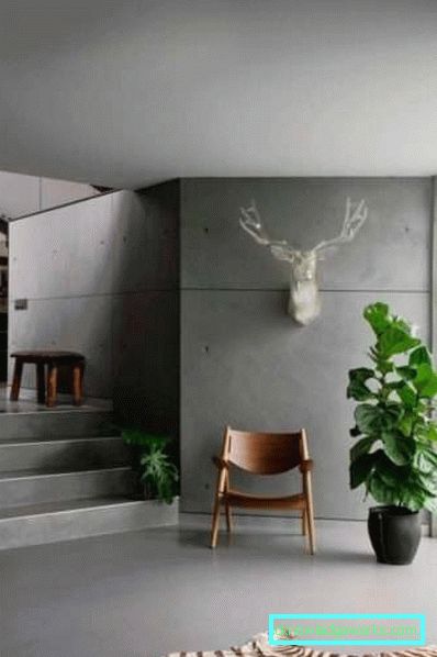 Dizajnirajte hodnik u privatnoj kući sa fotografijom na stepeništu