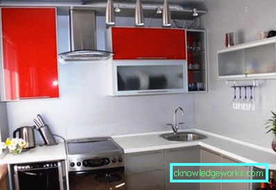 Dizajn male kuhinje površine 4 kvadrata. m sa frižiderom